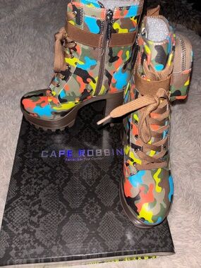 Cape Robbin Brown Multicolor Camouflage Platform Lace-Up Boots